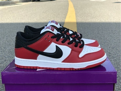 Tênis Cano Baixo Couro Vermelho e Preto Detalhe Branco