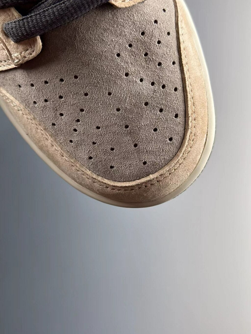 Tênis Cano Baixo Skate Cinza Preto Detalhe Gráfico