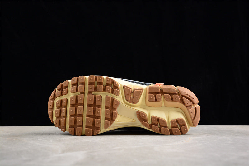 Tênis Runner Malha Branco Detalhe Preto e Amarelo