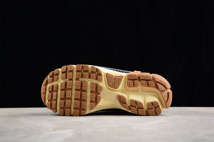 Tênis Runner Malha Branco Detalhe Preto e Amarelo