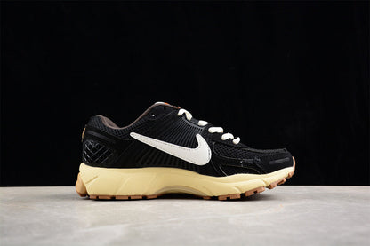 Tênis Runner Malha Branco Detalhe Preto e Amarelo