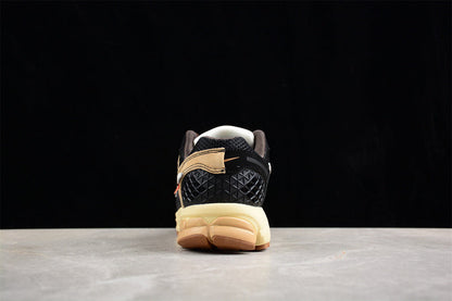 Tênis Runner Malha Branco Detalhe Preto e Amarelo