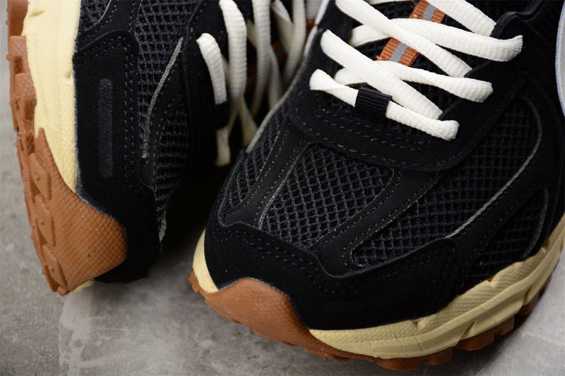 Tênis Runner Malha Branco Detalhe Preto e Amarelo