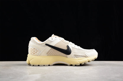 Tênis Runner Malha Branco Cinza Detalhe Amarelo
