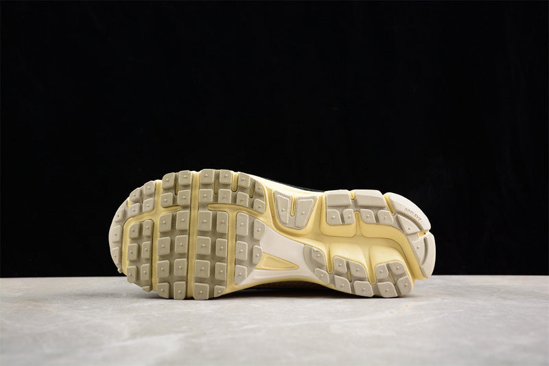 Tênis Runner Malha Branco Cinza Detalhe Amarelo