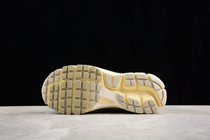 Tênis Runner Malha Branco Cinza Detalhe Amarelo