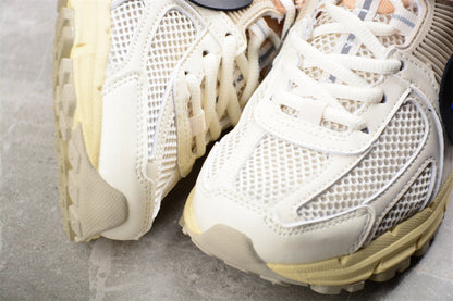 Tênis Runner Malha Branco Cinza Detalhe Amarelo