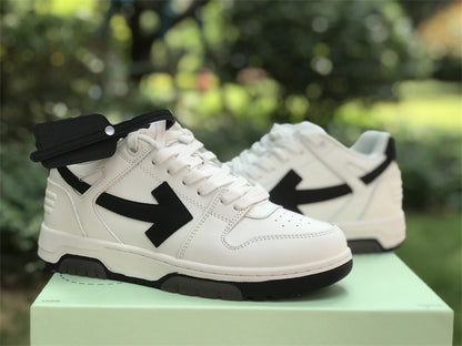 Tênis Couro Branco Detalhe Preto Listra Lateral