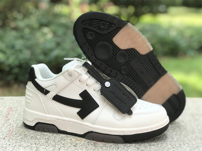 Tênis Couro Branco Detalhe Preto Listra Lateral