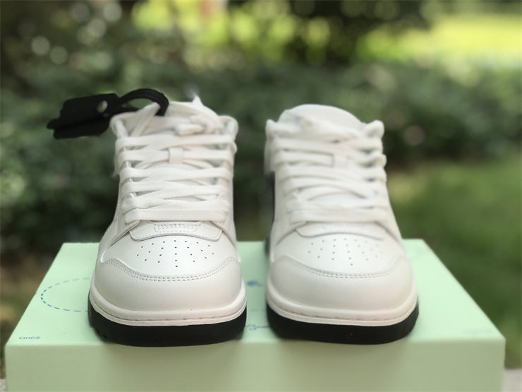 Tênis Couro Branco Detalhe Preto Listra Lateral