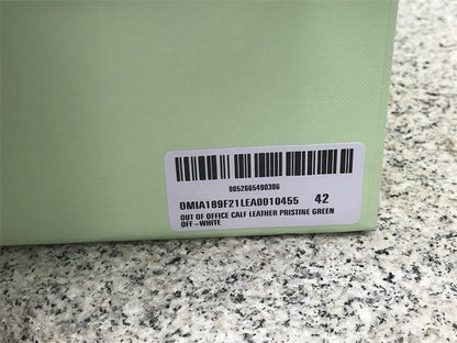 Tênis Couro Branco com Detalhe Verde Listra Lateral
