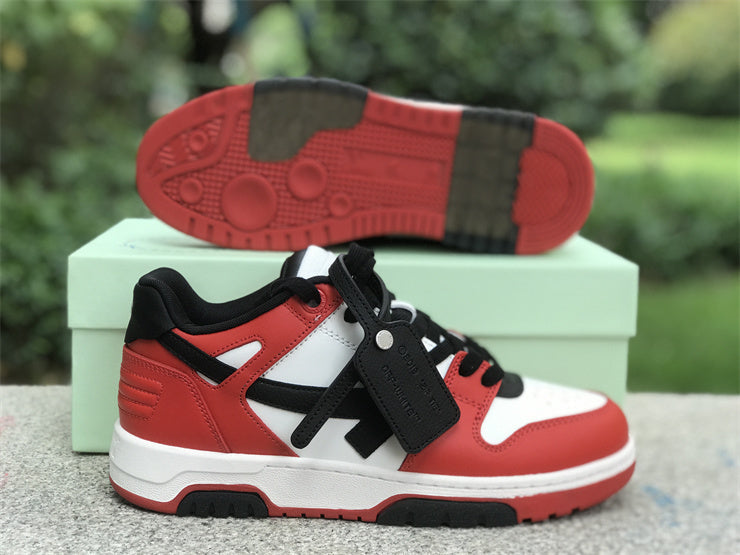 Tênis Couro Vermelho Preto e Branco Detalhe Listra Lateral