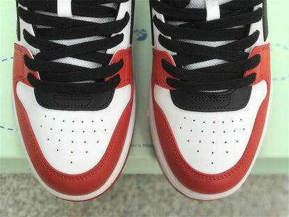 Tênis Couro Vermelho Preto e Branco Detalhe Listra Lateral