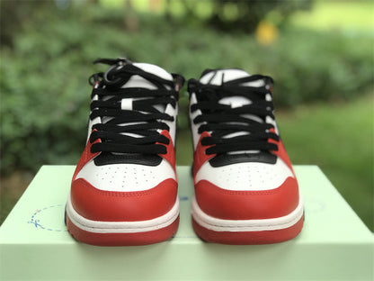 Tênis Couro Vermelho Preto e Branco Detalhe Listra Lateral
