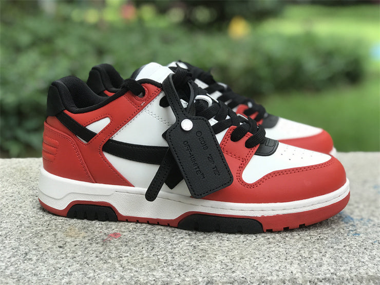 Tênis Couro Vermelho Preto e Branco Detalhe Listra Lateral