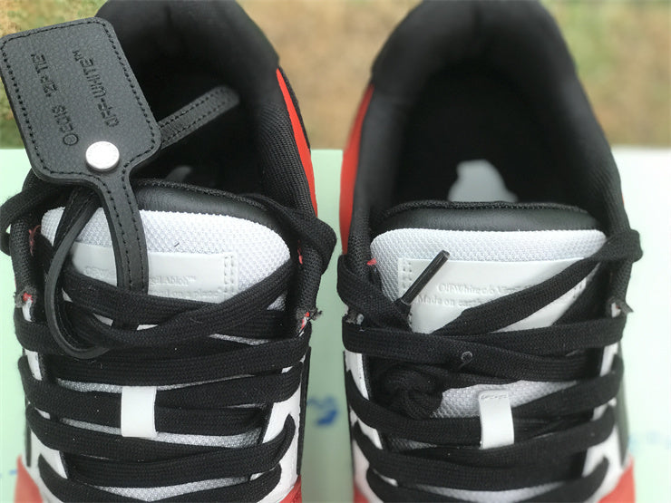 Tênis Couro Vermelho Preto e Branco Detalhe Listra Lateral