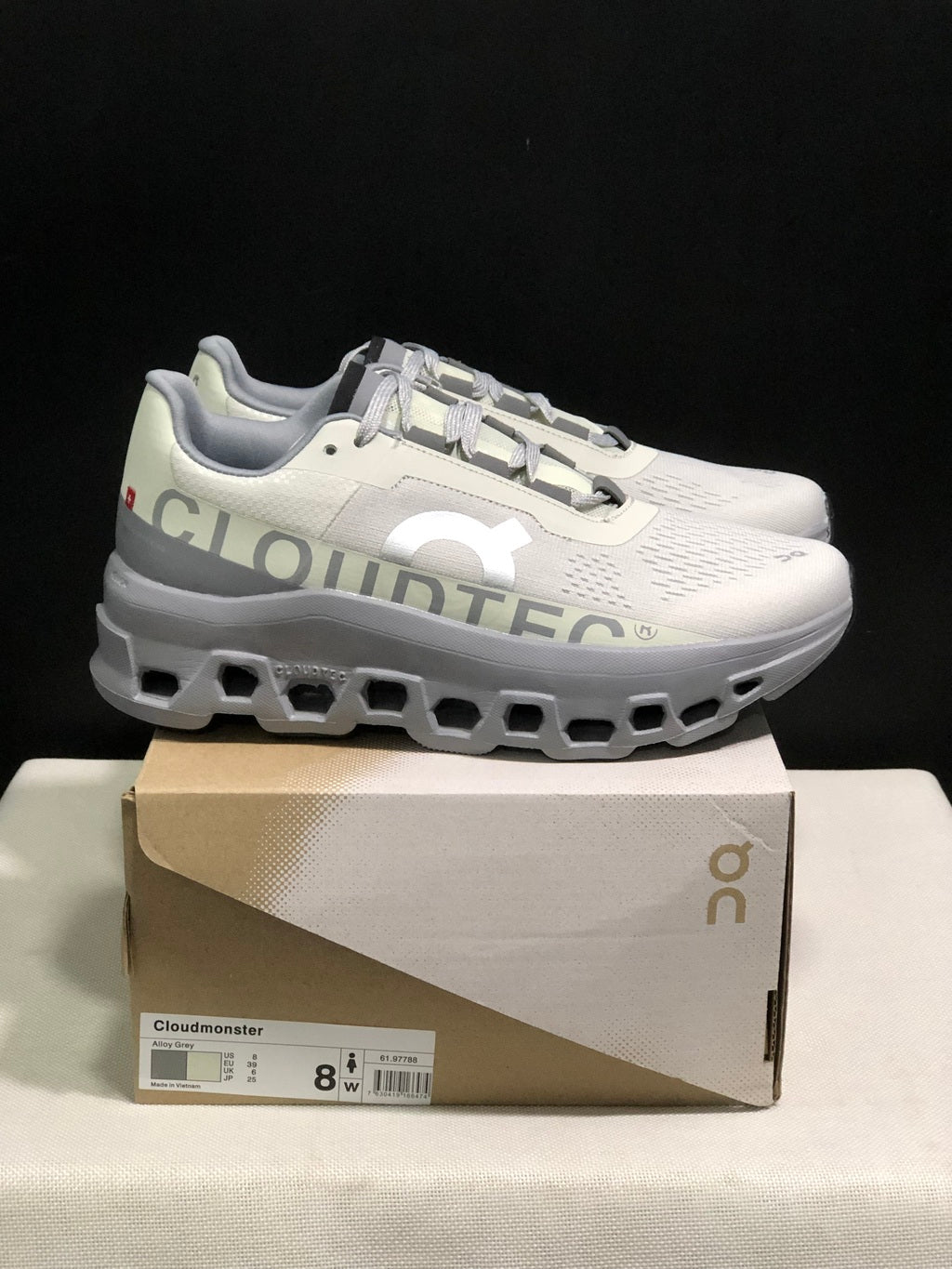Tênis Runner Malha Branca Detalhe Cinza Solado Volumoso