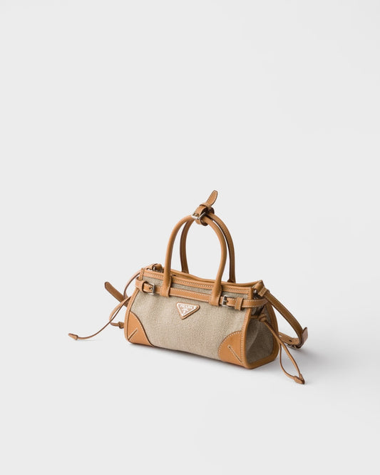 Bolsa Prada Bonnie pequena em linho e couro vista em ângulo