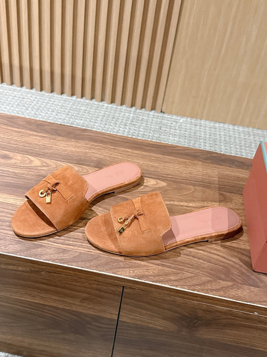 Sandália Loro Piana Summer Charms Feminina na cor Caramelo