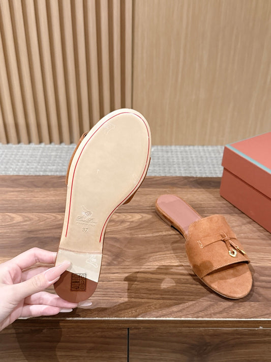 Sandália Loro Piana Summer Charms Feminina na cor Caramelo, detalhe 3