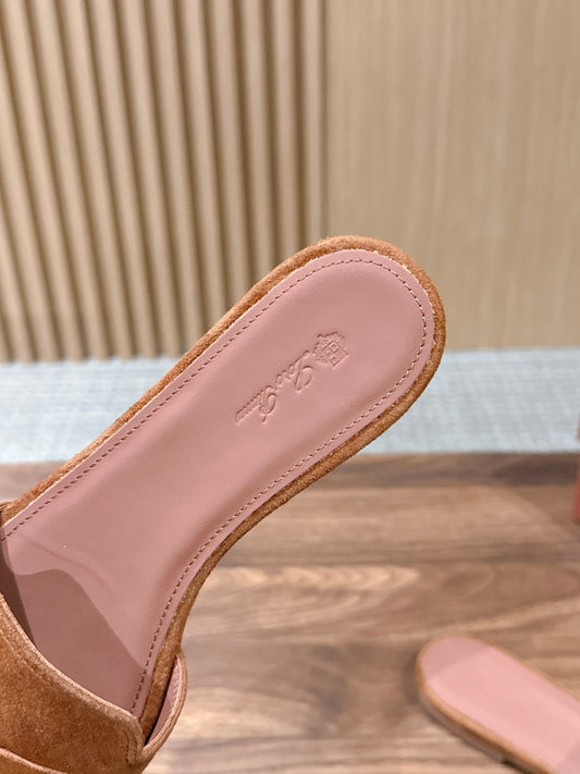 Sandália Loro Piana Summer Charms Feminina na cor Caramelo, detalhe 7