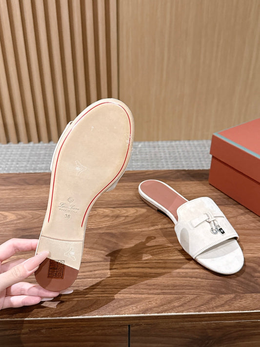 Sandália Loro Piana Summer Charms Feminina na cor Off-white, detalhe 2