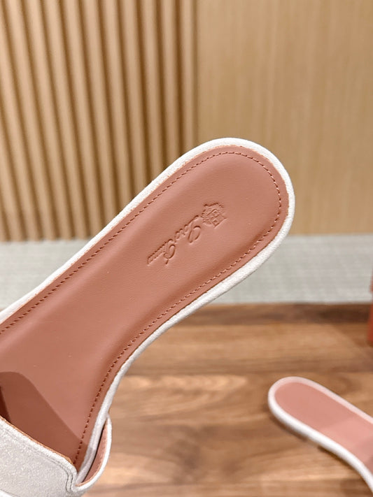 Sandália Loro Piana Summer Charms Feminina na cor Off-white, detalhe 6
