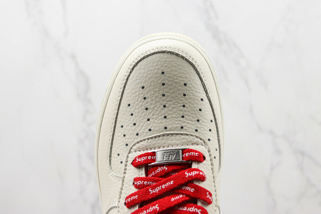 Tênis Couro Cano Baixo Branco com Detalhe Vermelho