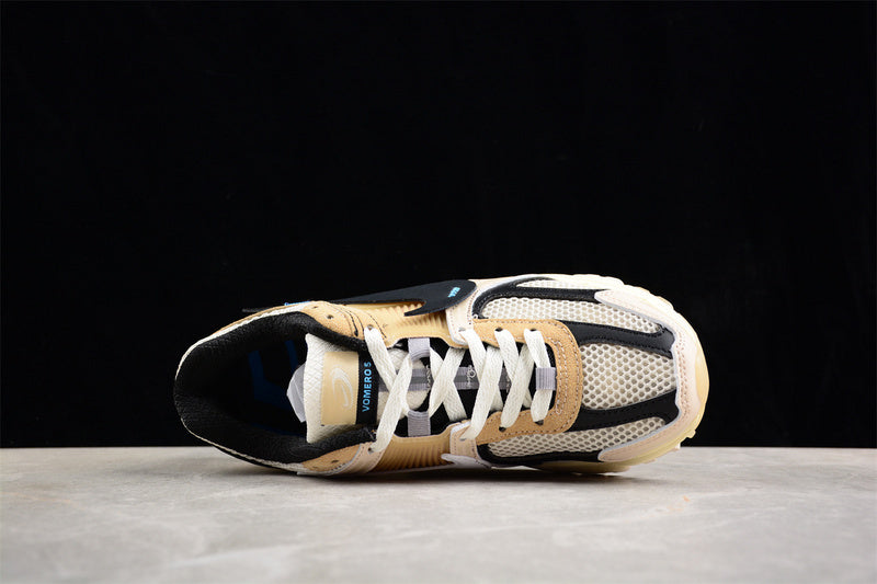 Tênis Runner Malha Branco Detalhes Preto Amarelo e Marrom