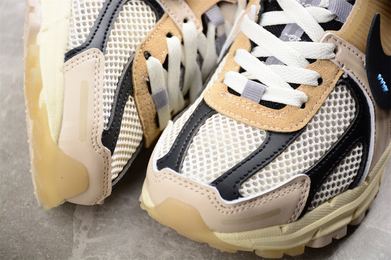 Tênis Runner Malha Branco Detalhes Preto Amarelo e Marrom
